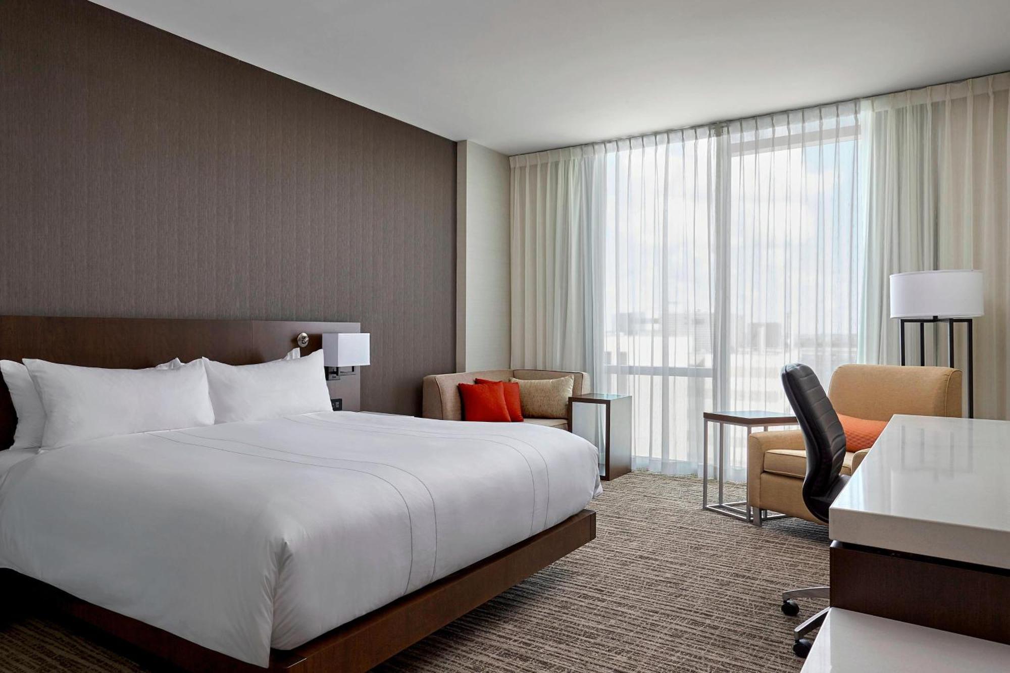 King Room,1548361657:JPEG